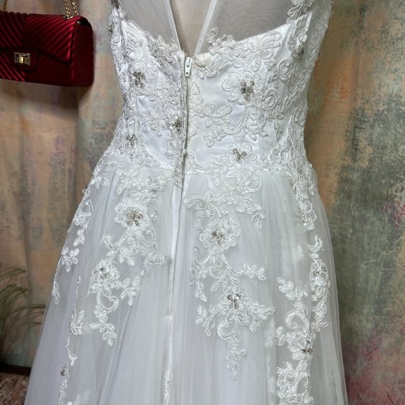 📌 JJs House Princess Wedding Gown, Tulle, Lace and Beading, Sleeveless - Picture 9 of 16